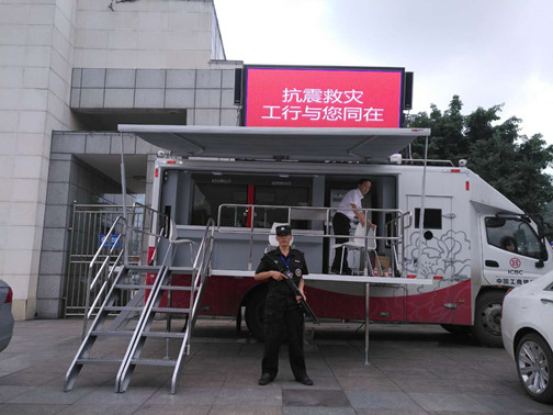 杨元兵加班执勤.jpg