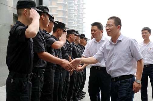 亲切接见.jpg 亲切接见.jpg