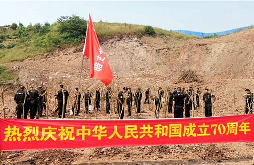 拥抱祖国.jpg 拥抱祖国.jpg