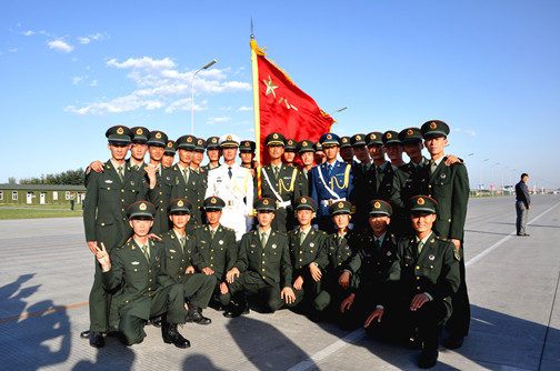 方队合影(一排左1).jpg 方队合影(一排左1).jpg